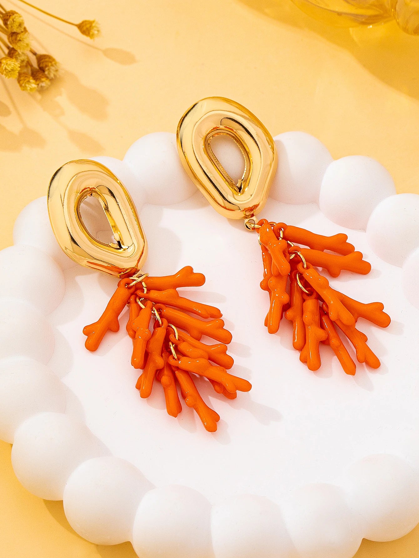 A Pair of Women's Fashionable Vertical Earrings with Ocean Vacation Elements and Coral Pendants, Suitable for Daily Wear, Vacations, and Gift-Giving