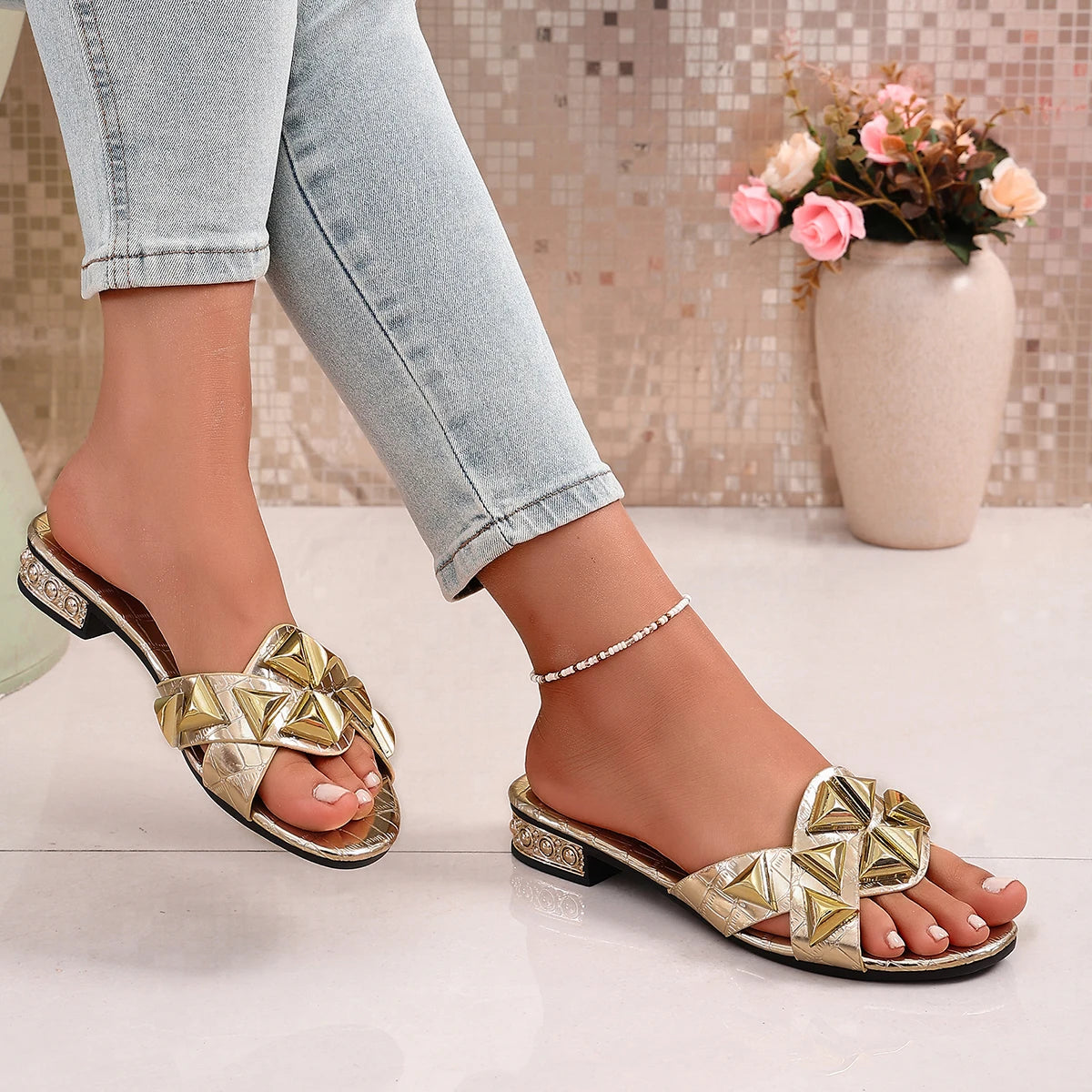 Summer Women Shoes Ladies Flip Flops Designer Outside Female Slippers Summer New Luxury Sandals Fashion Walking Open Toe Slides