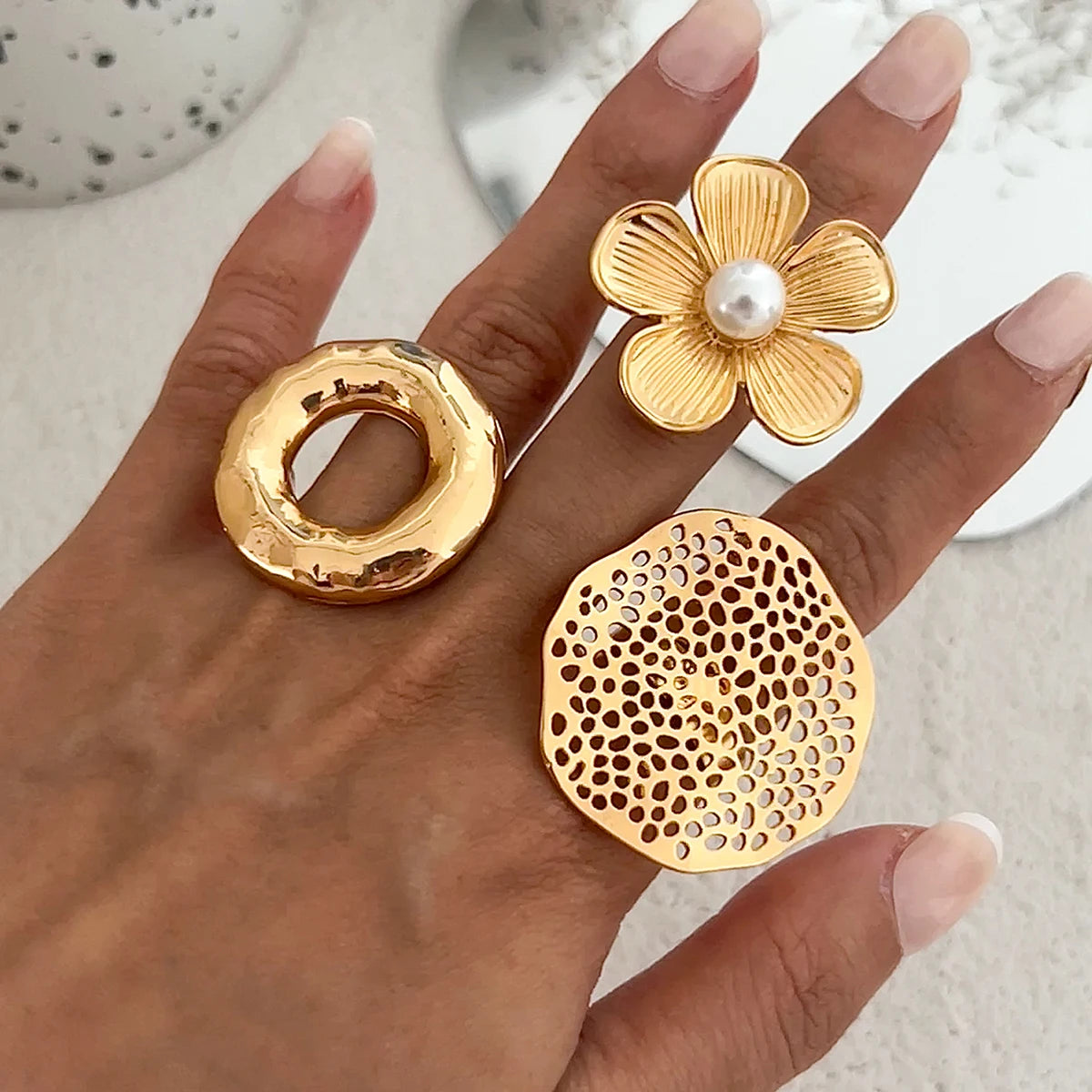 Salircon Aesthetic Design Inlaid Imitation Pearl Flower Leaf Ring for Women Vintage Circular Metal Finger Ring Party Jewelry