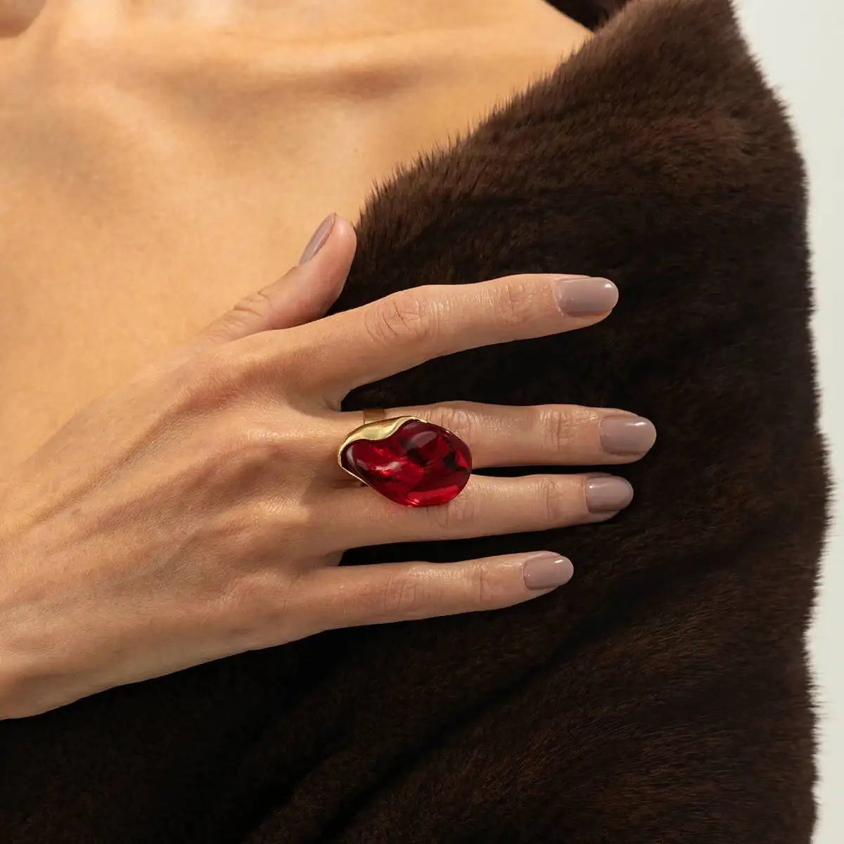 Salircon New Vintage Amber Color Acrylic Resin Rings for Women Exaggerated Temperament Geometric Finger Ring Charms Jewelry Gift