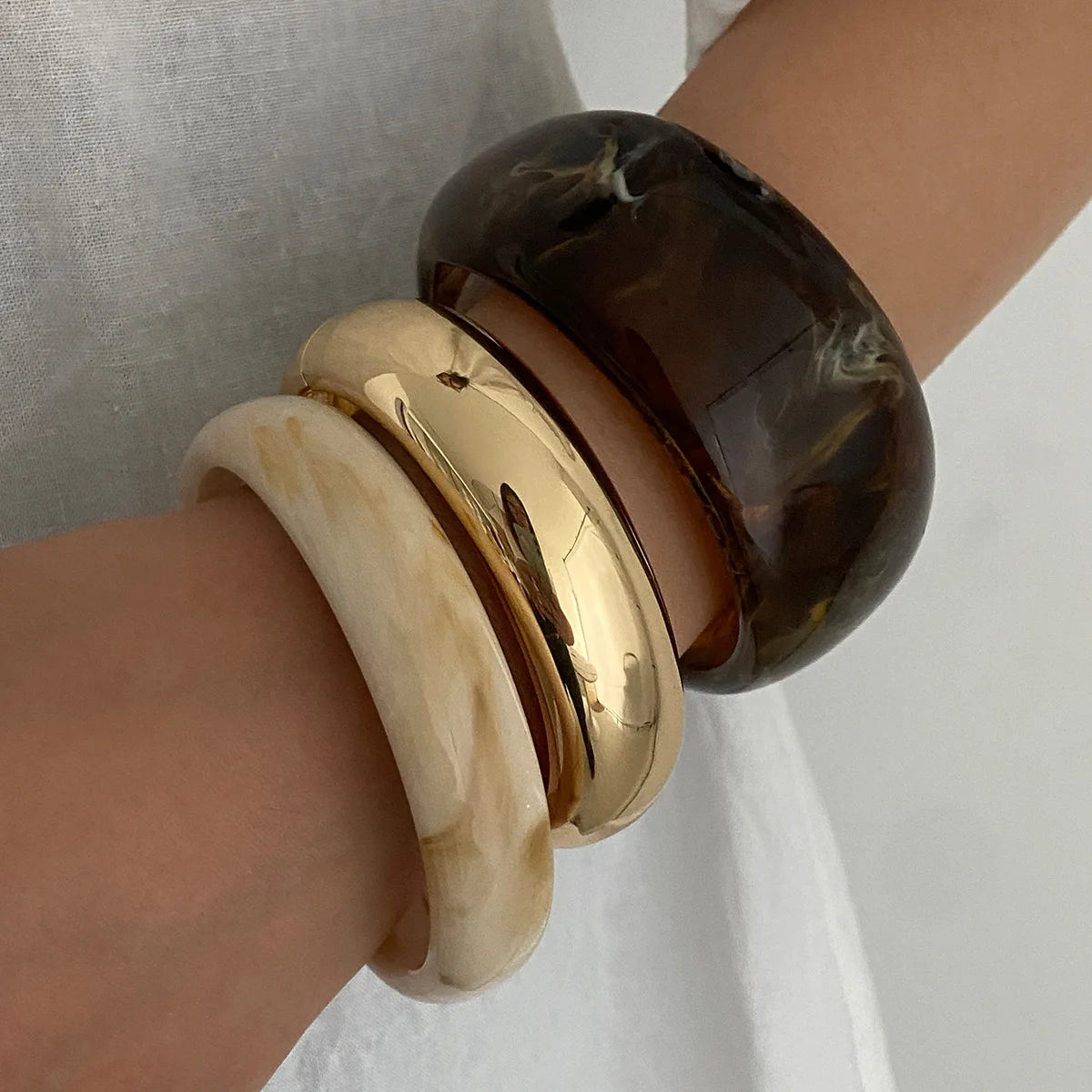 Salircon Vintage Punk Beige Coffee Thick Irregular Resin Acrylic Bangles Women Geometric Wide Cuff Bracelet Y2K Pulseras Jewelry