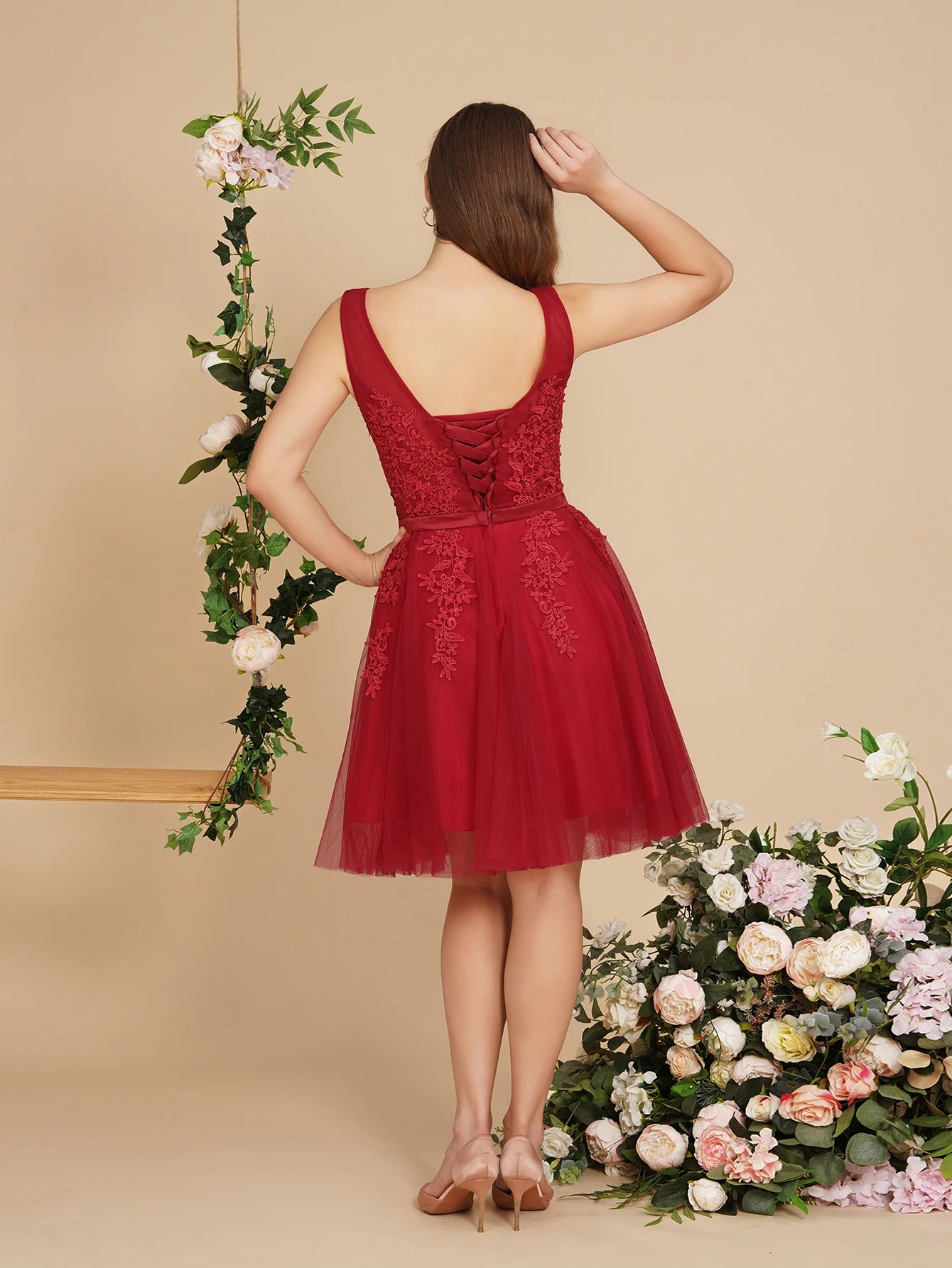 BABYONLINE Burgundy Bridesmaid Dresses with Lace Appliqué, V-Back & Flowy Tulle Skirt for Weddings,Elegant Short Party Dress