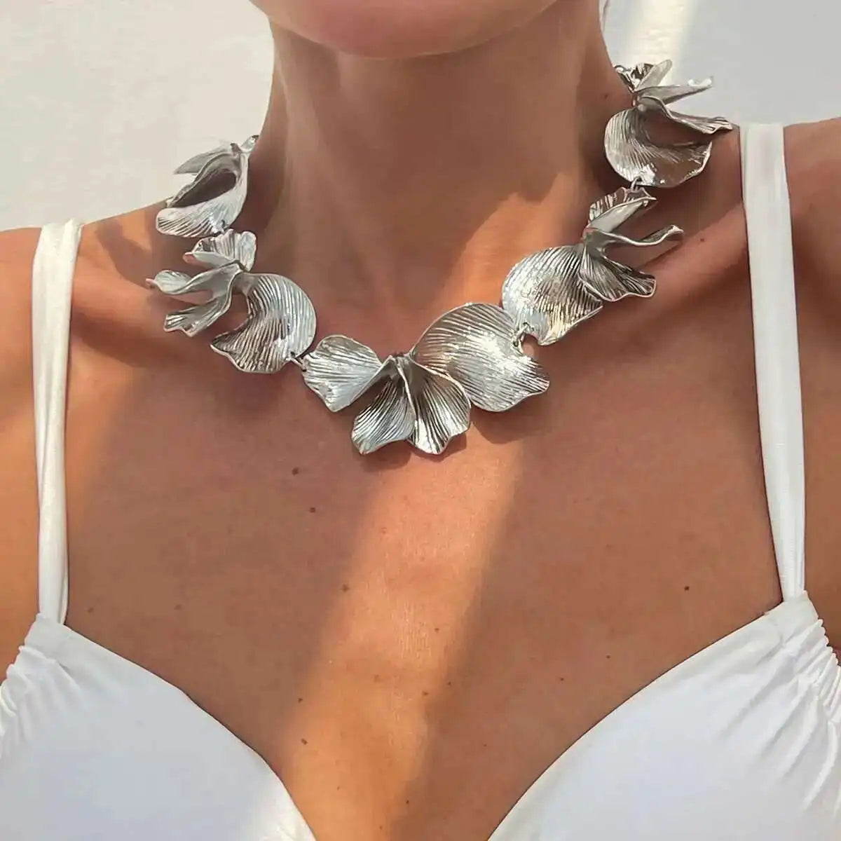 Salircon Vintage Design Irregular Metal Petal Flower Choker Necklace for Women Men Punk Creative Metal Clavicle Chain Jewelry