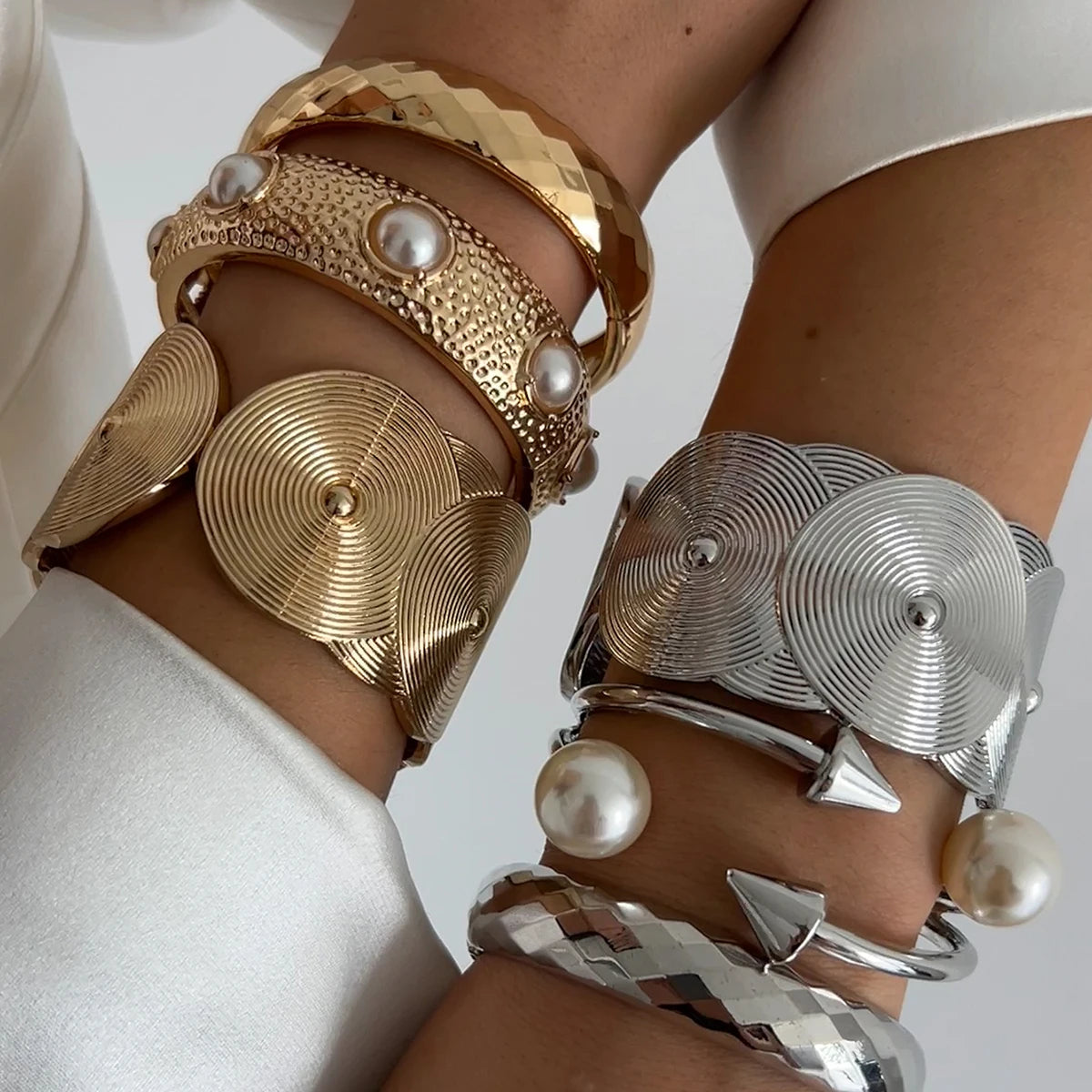 Salircon Aesthetic Design Vintage Geometric Texture Chunky Metal Bangles Women Charm Imitation Pearl Spring Bracelets Jewelry