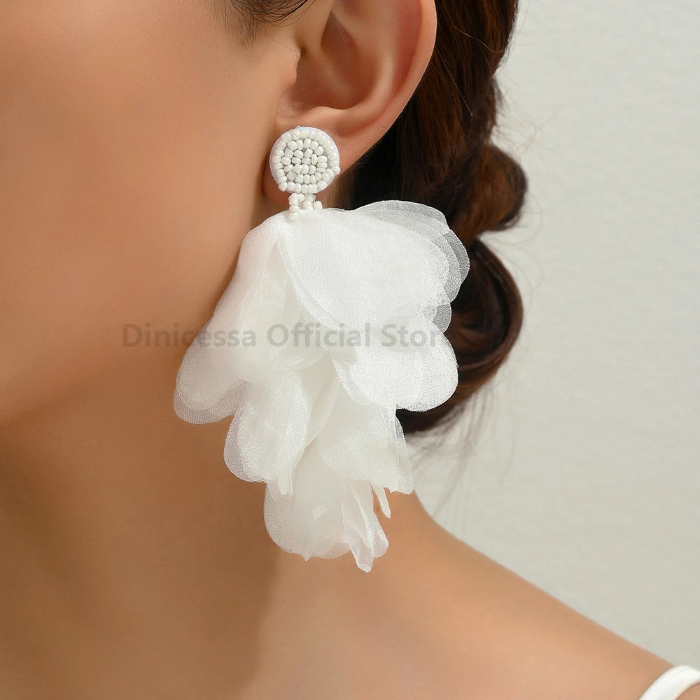 Charm Flower Petals Elegant Beaded Charm Decor Piercing Dangle Earrings For Women Trend Luxury Design Wedding Party Jewelry Gift