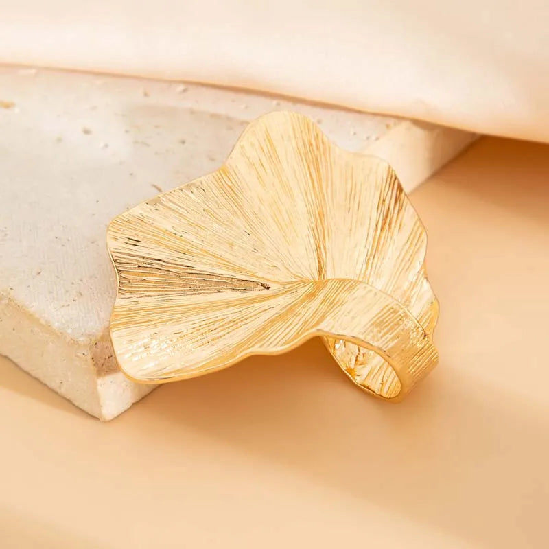 Fashion Metal Irregular Texture Rings for Women Exaggerated Gold Color Fold Leaf Wide Personality Rings Jewelry Party Gifts