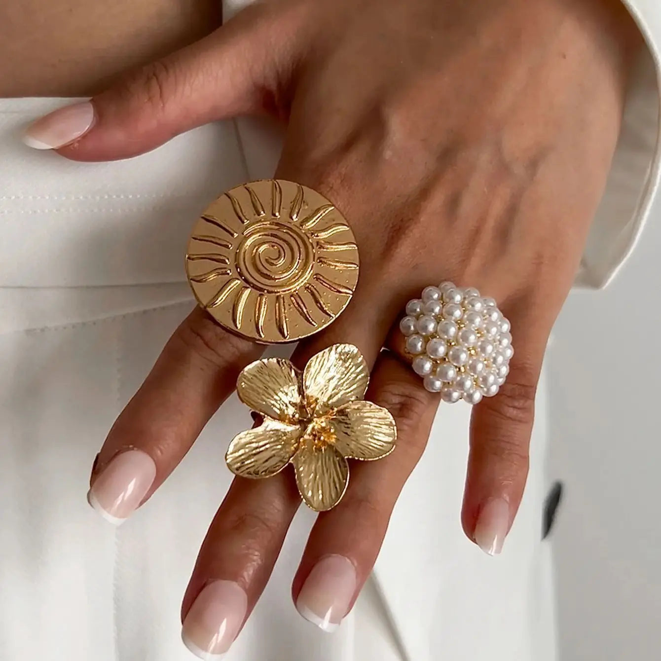 Salircon Vintage Ethnic Sun Pattern Flower Petal Rings Women Elegant Small Ball Imitation Pearl Finger Adjustable Ring Jewelry