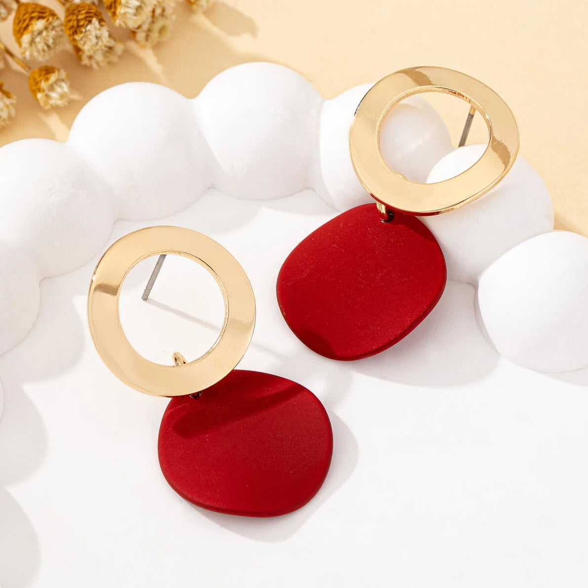 A Pair of Women's Earrings Wave Pattern Geometric Round Disc Stud Earrings Suitable for Daily and Vacation Wear