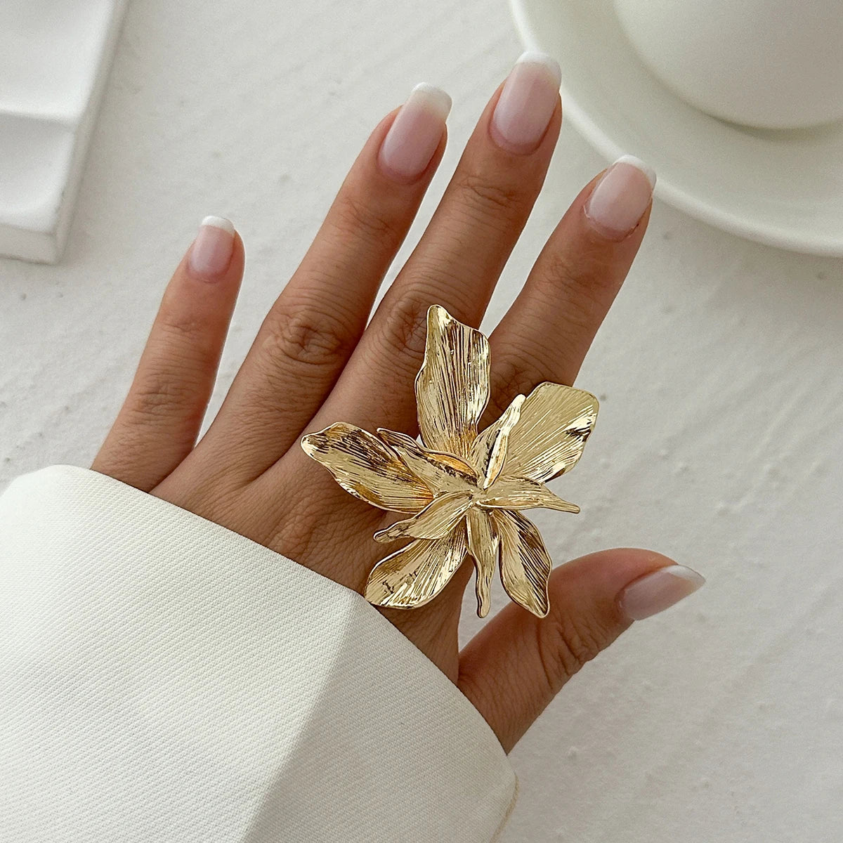 Salircon Vintage Exquisite Big Flower Butterfly Ring for Women Irregular Geometric Metal Finger Ring Female Jewelry Gift