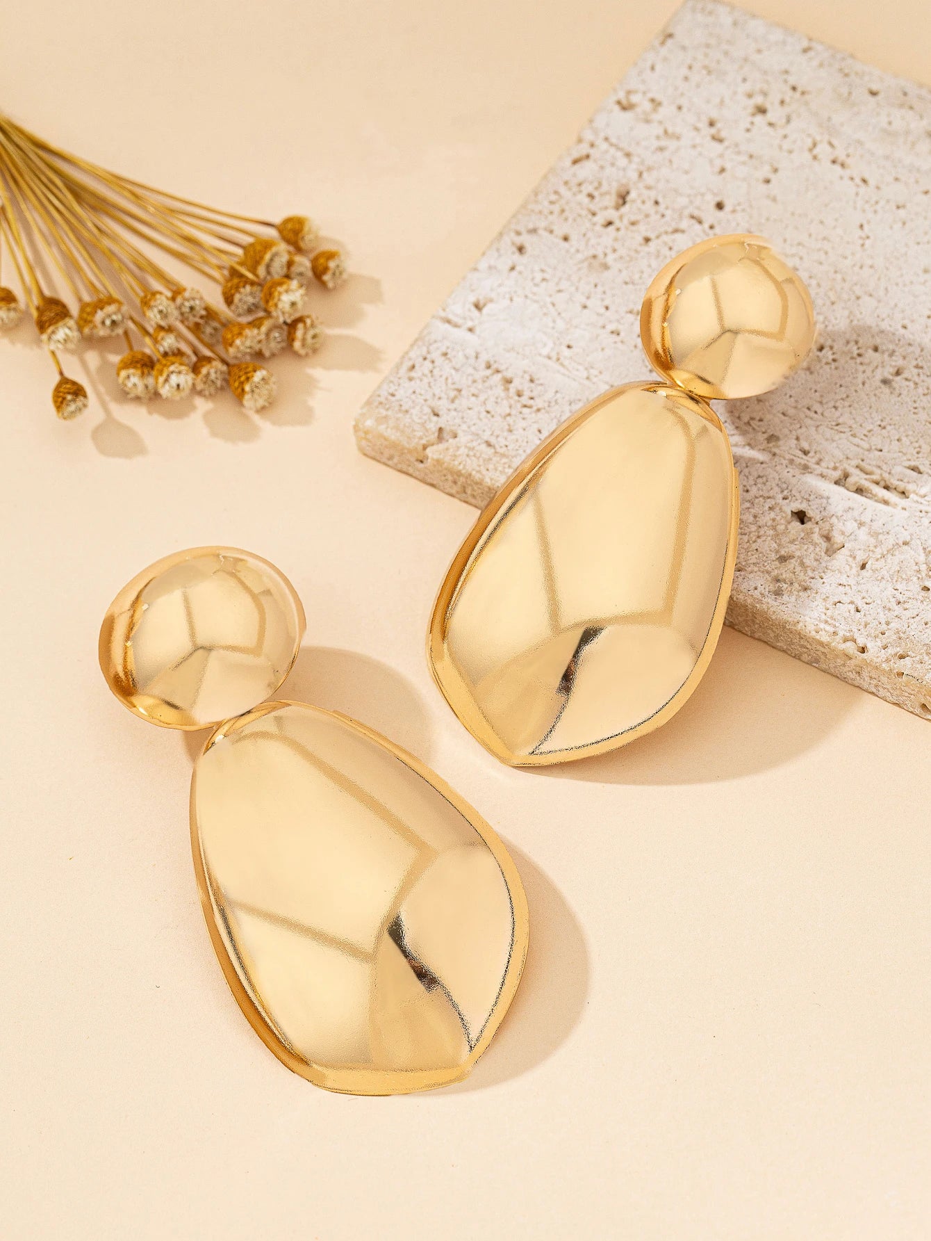 A Pair of Exaggerated Large Gold Water Drop Earrings, Metal Texture Double Ball Pendant Earrings, European and American Style High-End Sculptural Earrings, Gift for Girlfriend or Best Friend