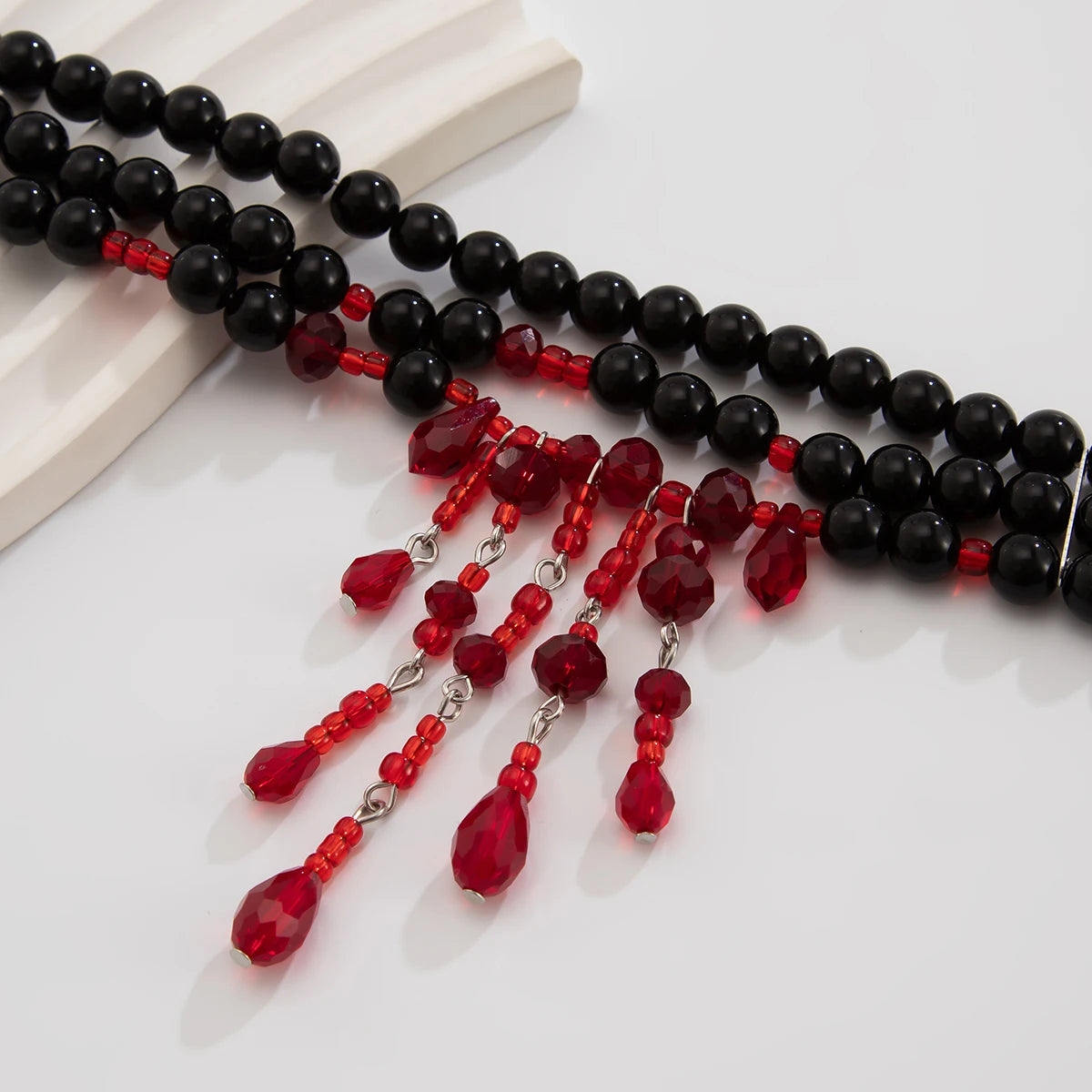 Salircon Dripping Blood Imitation Pearls Men Necklace Halloween Choker Gothic Style Pearls Creative Tassel Choker Necklace