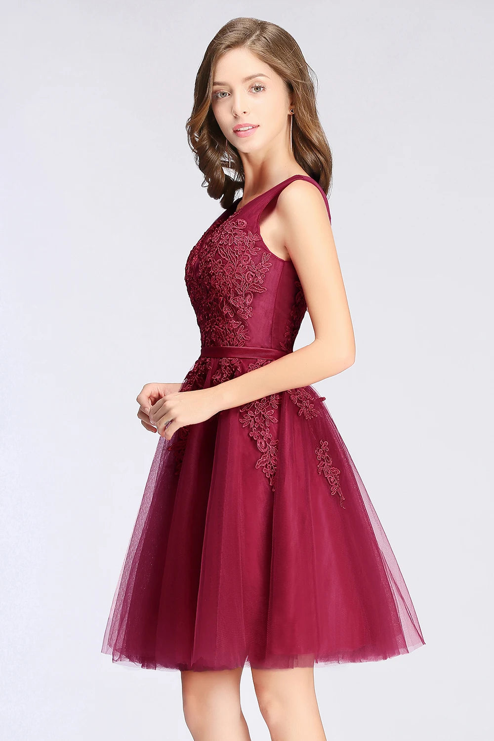 BABYONLINE Burgundy Bridesmaid Dresses with Lace Appliqué, V-Back & Flowy Tulle Skirt for Weddings,Elegant Short Party Dress