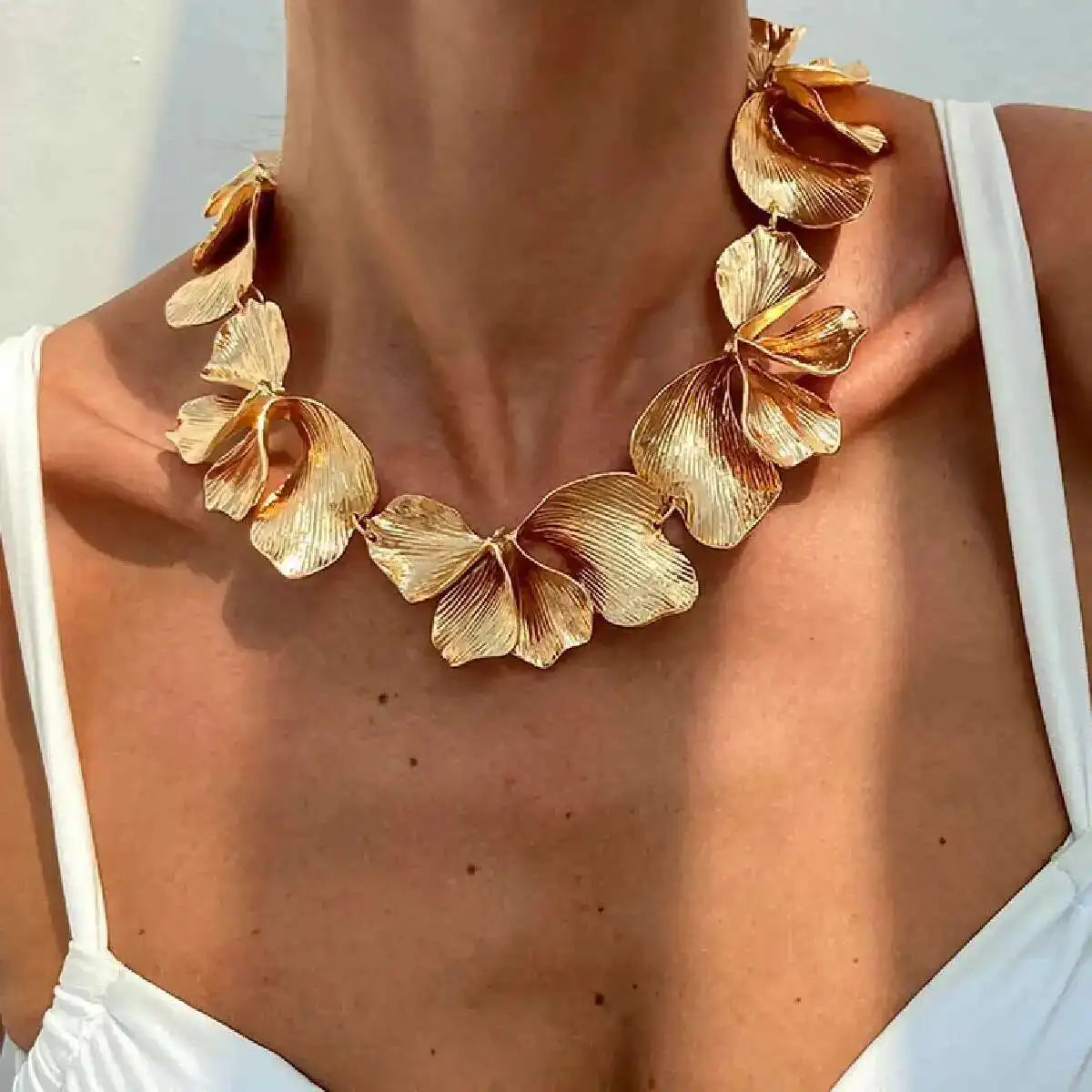 Salircon Vintage Design Irregular Metal Petal Flower Choker Necklace for Women Men Punk Creative Metal Clavicle Chain Jewelry