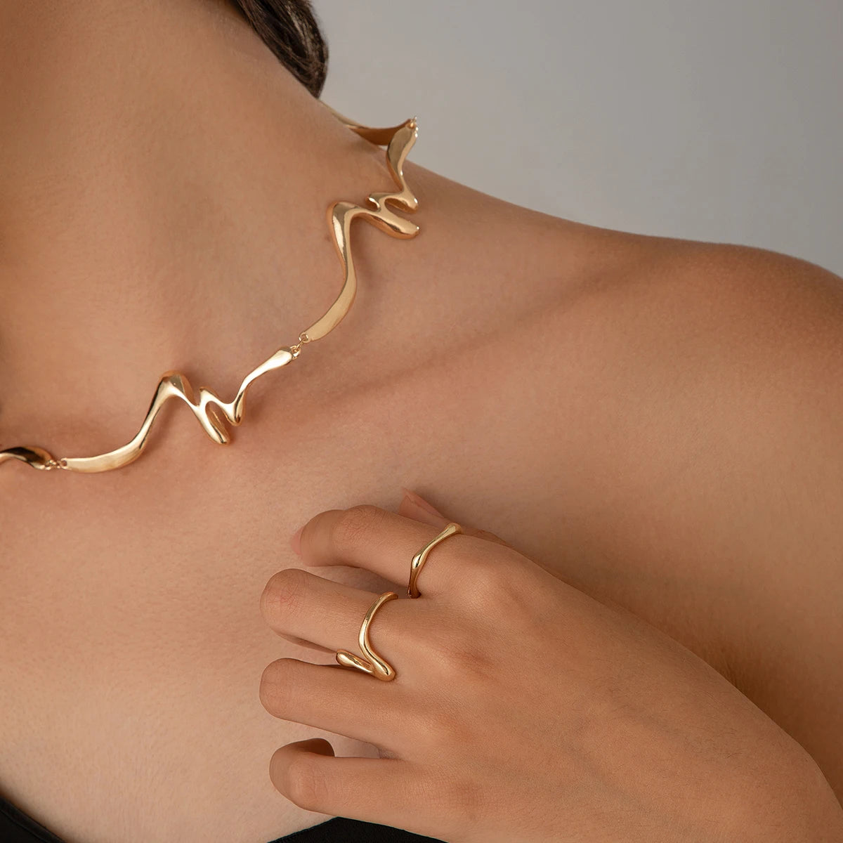 Salircon Vintage Creative Design Irregular Metal Choker Necklace for Women Classic Party Dinner Ladies On the Neck Jewelry