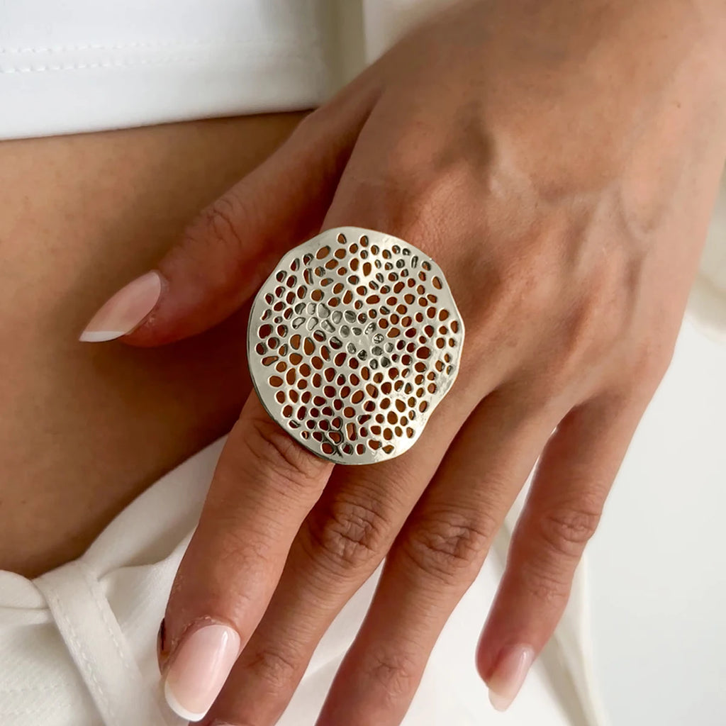 Salircon Aesthetic Design Inlaid Imitation Pearl Flower Leaf Ring for Women Vintage Circular Metal Finger Ring Party Jewelry