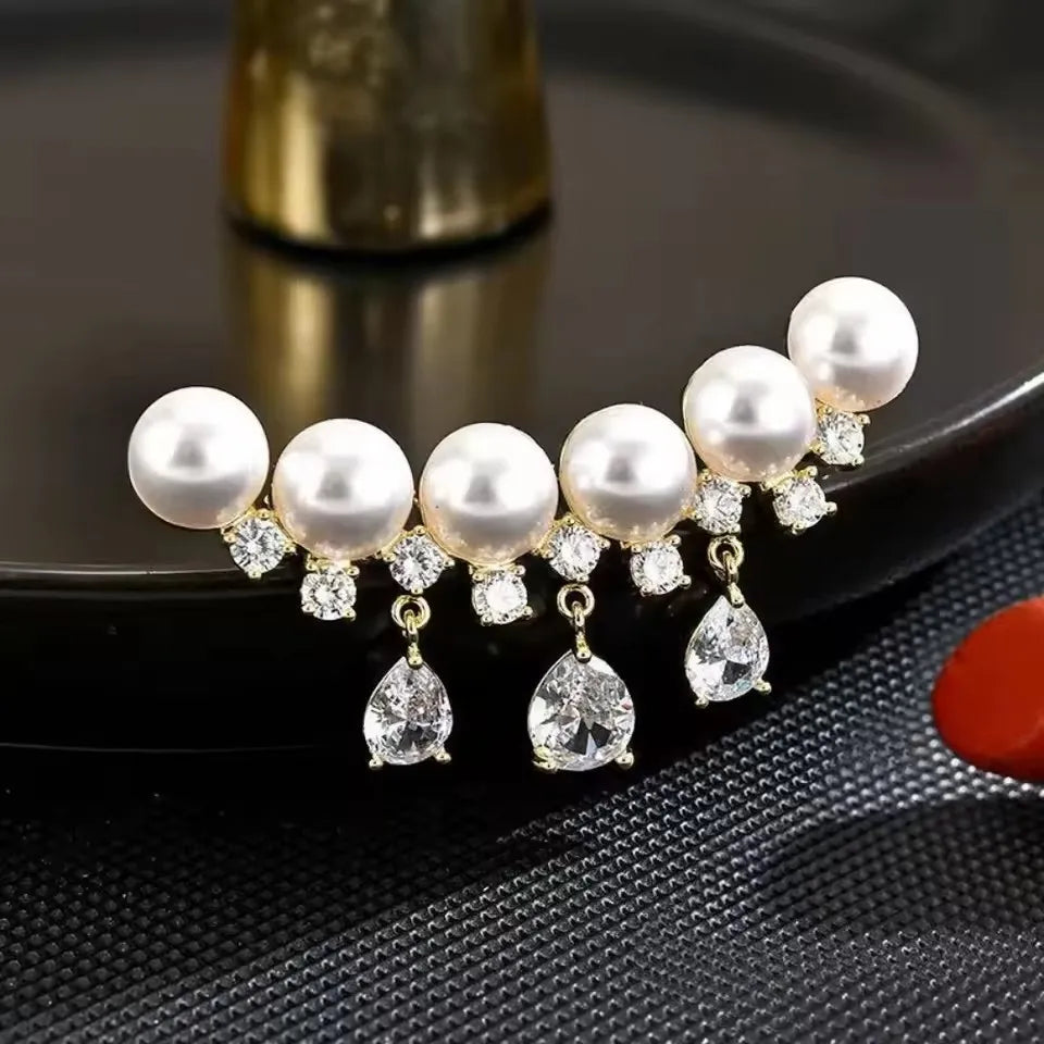 SKEDS Elegant Women  Pearl Pendant Brooch Badges Fashion Classic Laddy Exquisite Crystal Clothing Coat Suit Pin Corsages