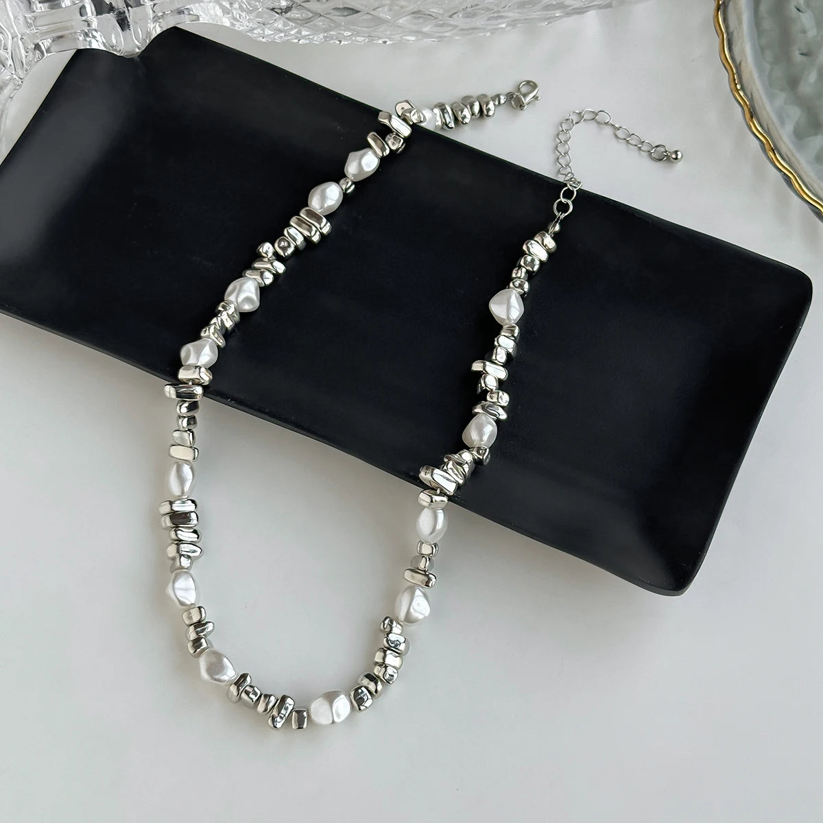 KunJoe Elegant Imitation Pearl Choker Necklace Women Retro Gold Color Acrylic Beaded Clavicle Chain Party Jewelry on the Neck、