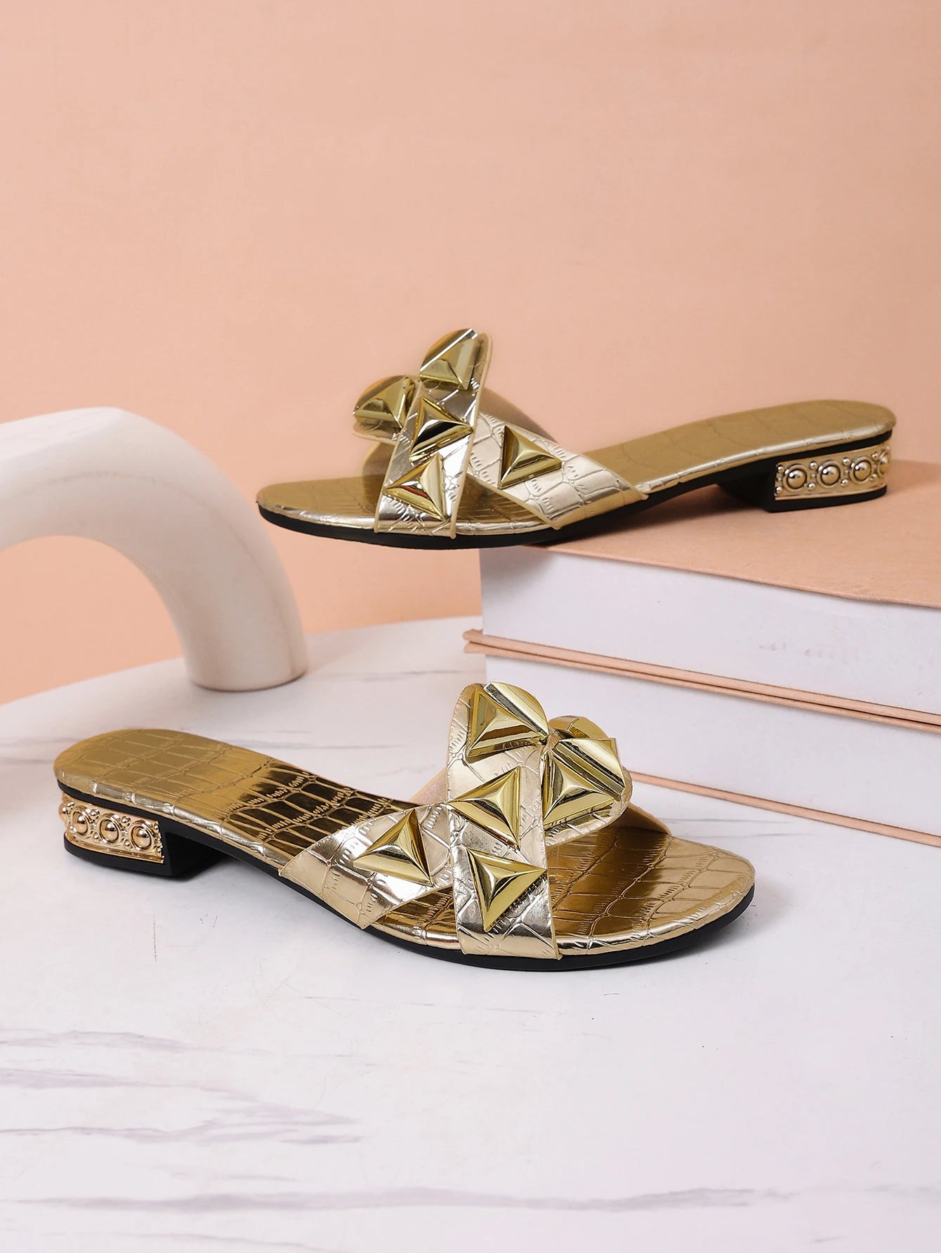 Summer Women Shoes Ladies Flip Flops Designer Outside Female Slippers Summer New Luxury Sandals Fashion Walking Open Toe Slides