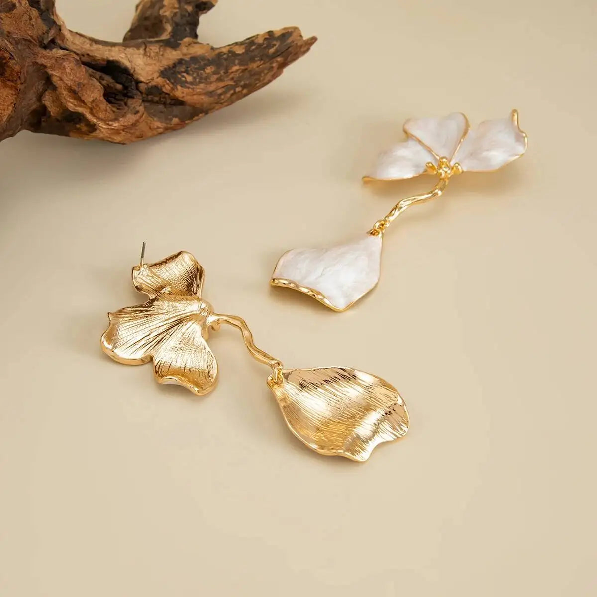 Salircon Fashion Elegant Oil Drop Petals Pendant Earrings for Women Classic Luxury Irregular Long Earrings Party Wedding Jewelry