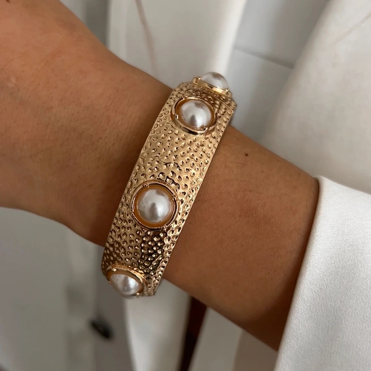 Salircon Aesthetic Design Vintage Geometric Texture Chunky Metal Bangles Women Charm Imitation Pearl Spring Bracelets Jewelry