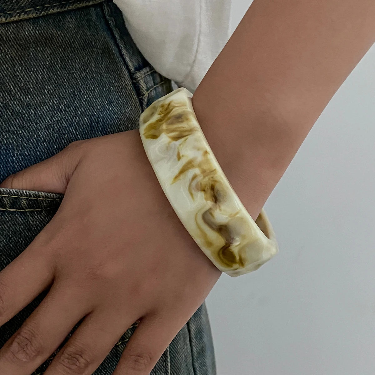 Salircon 4 Styles Vintage Punk Irregular White Resin Cuff Elastic Bangles Women Boho Wide Geometric Bracelets Y2K Jewelry Gifts