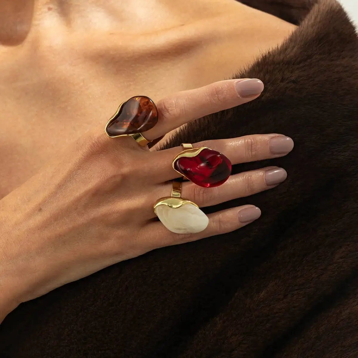 Salircon New Vintage Amber Color Acrylic Resin Rings for Women Exaggerated Temperament Geometric Finger Ring Charms Jewelry Gift