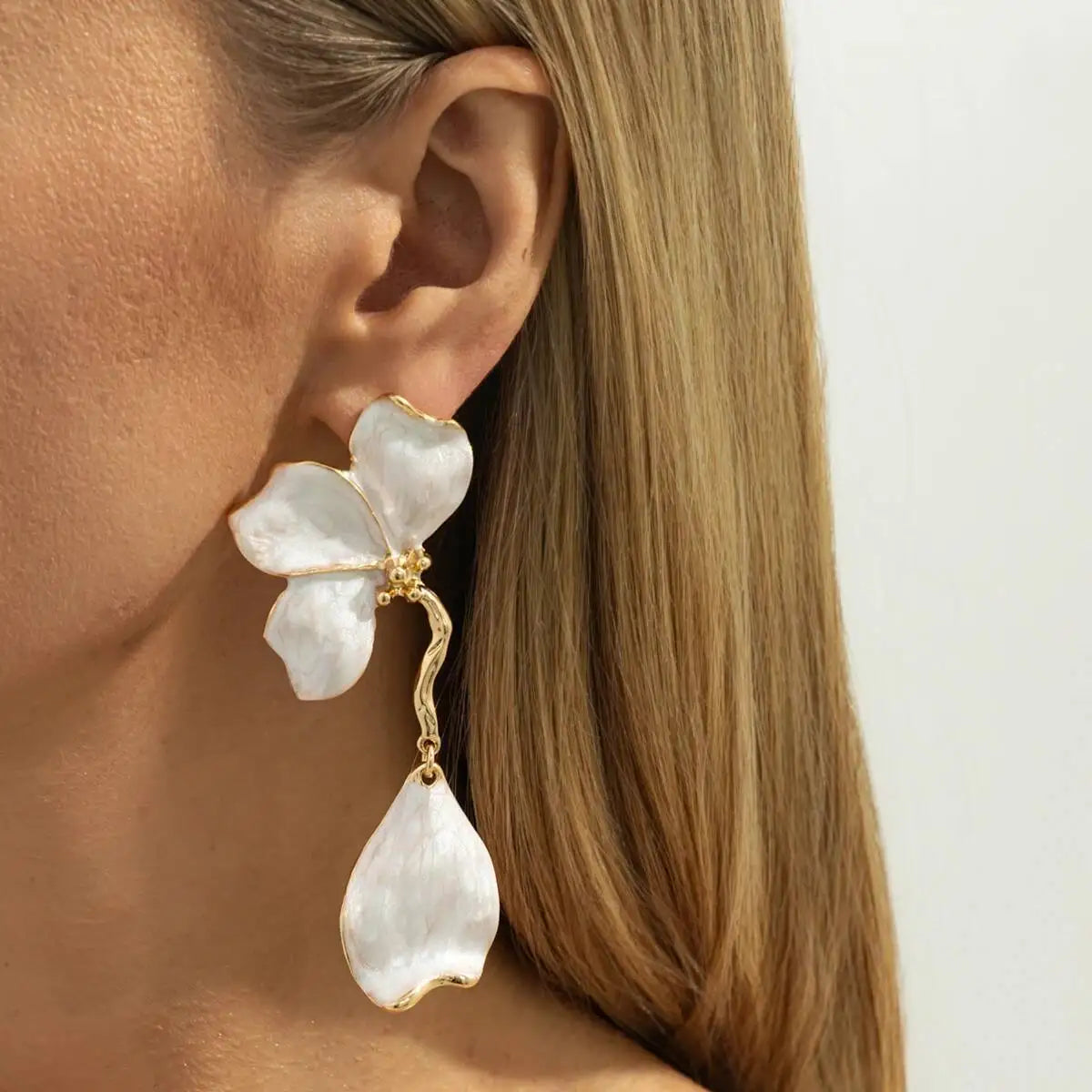 Salircon Fashion Elegant Oil Drop Petals Pendant Earrings for Women Classic Luxury Irregular Long Earrings Party Wedding Jewelry