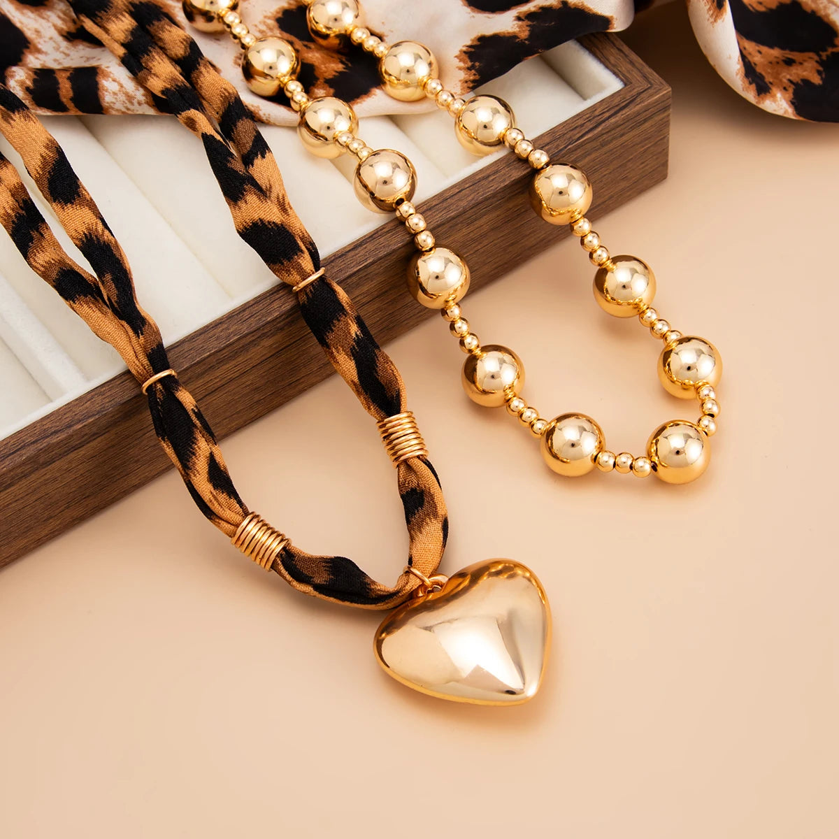 Salircon 2 Styles Trendy Leopard Print Chain Large Heart Pendant Necklace Women Punk CCB Beaded Choker Daily Wear Jewelry Gifts