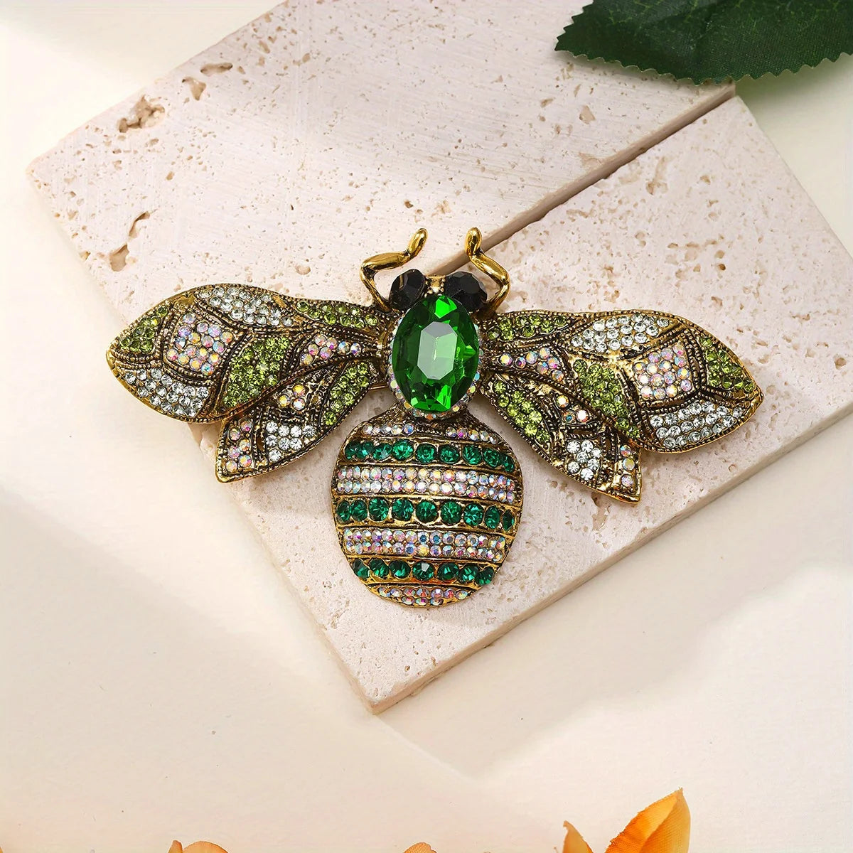SKEDS Luxury Exaggerated Vintage Women Crystal Bee Brooch Pin Fashion Elegant Lady Exquisite Insect Rhinestone Badges