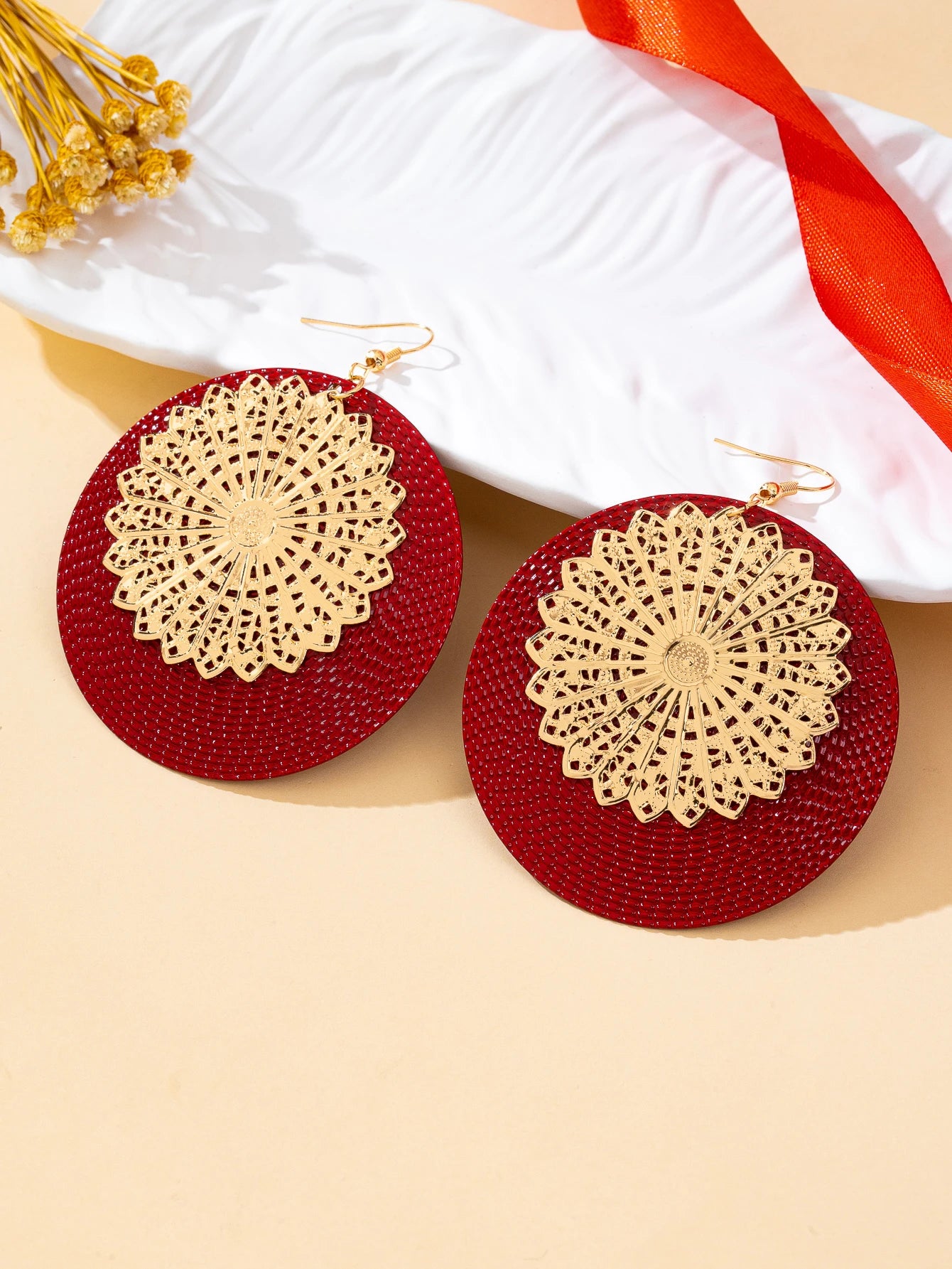 A Pair of Women's Fashionable Dangle Earrings, Bohemian Style Geometric Round Hollow Design Pendant Earrings
