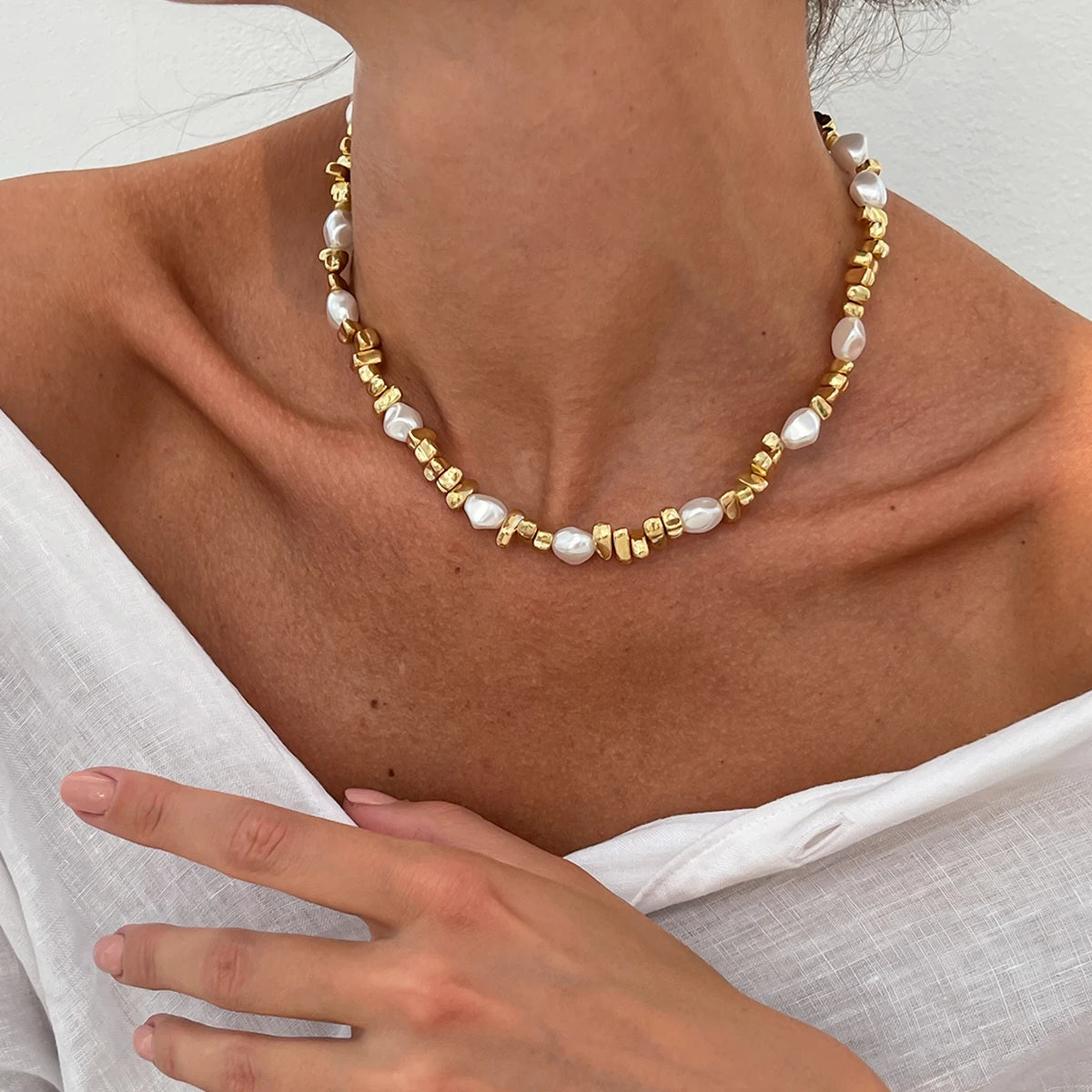 KunJoe Elegant Imitation Pearl Choker Necklace Women Retro Gold Color Acrylic Beaded Clavicle Chain Party Jewelry on the Neck、