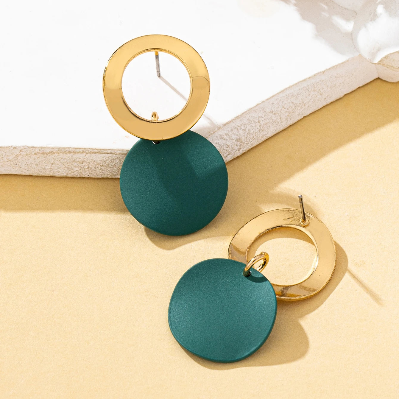 A Pair of Women's Earrings Wave Pattern Geometric Round Disc Stud Earrings Suitable for Daily and Vacation Wear