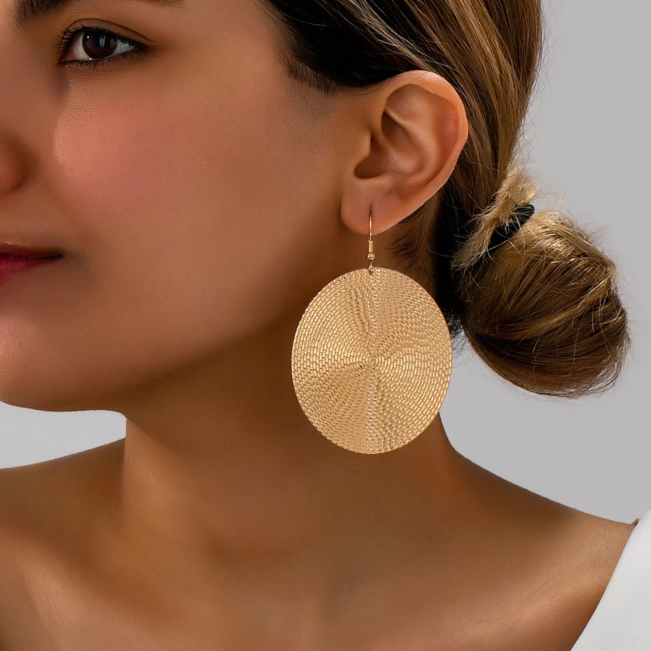 Women's Pendant Earrings, Metal Geometric Exaggerated Round Earrings, Suitable for Daily Wear and Vacation Wear