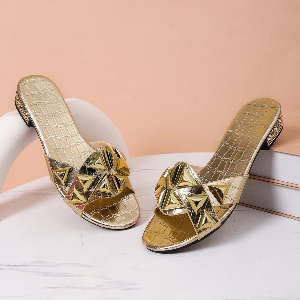 Summer Women Shoes Ladies Flip Flops Designer Outside Female Slippers Summer New Luxury Sandals Fashion Walking Open Toe Slides