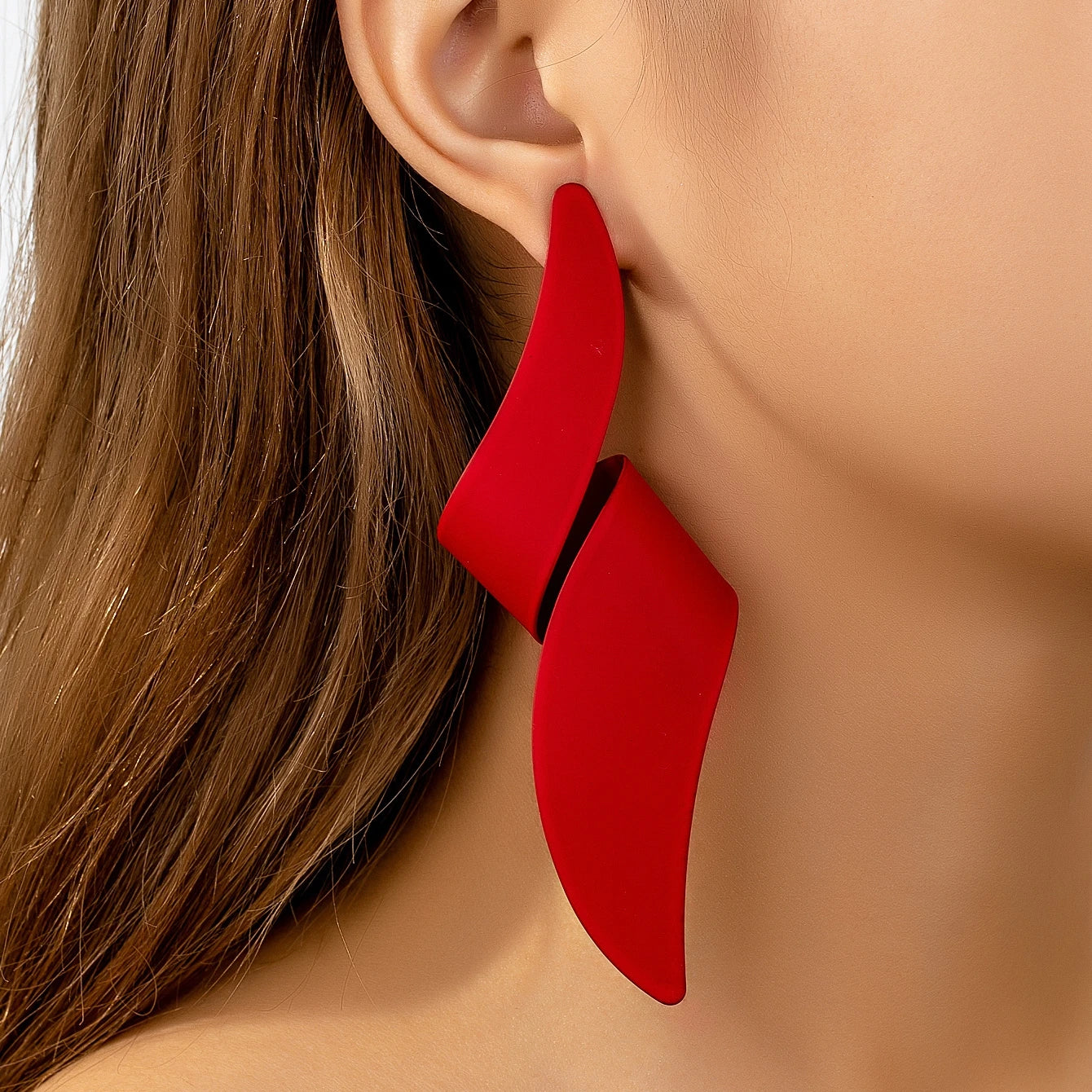 A Pair of Women's Earrings, Exaggerated Irregular Geometric Red Earrings, Suitable for Daily Wear and Vacation Wear