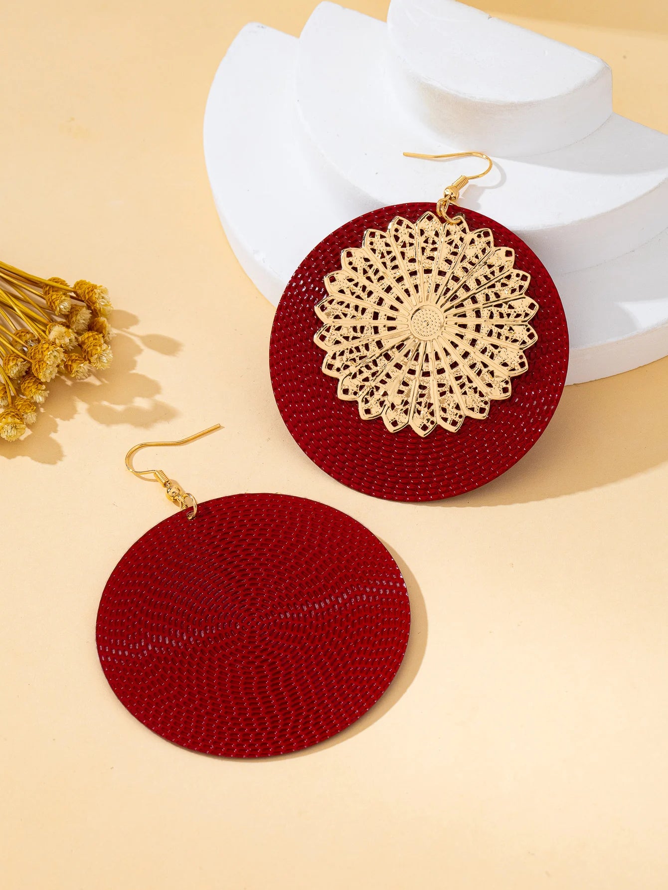A Pair of Women's Fashionable Dangle Earrings, Bohemian Style Geometric Round Hollow Design Pendant Earrings