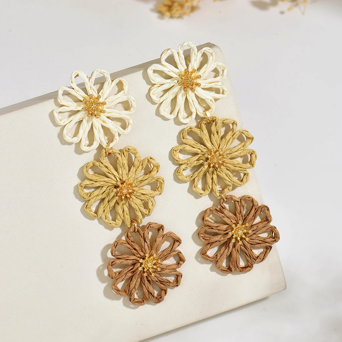 Women Handmade Woven Straw Triple Flower Earrings Ombre Cream Brown Daisy Dangling Earrings Bohemian Seaside Holiday Accessories