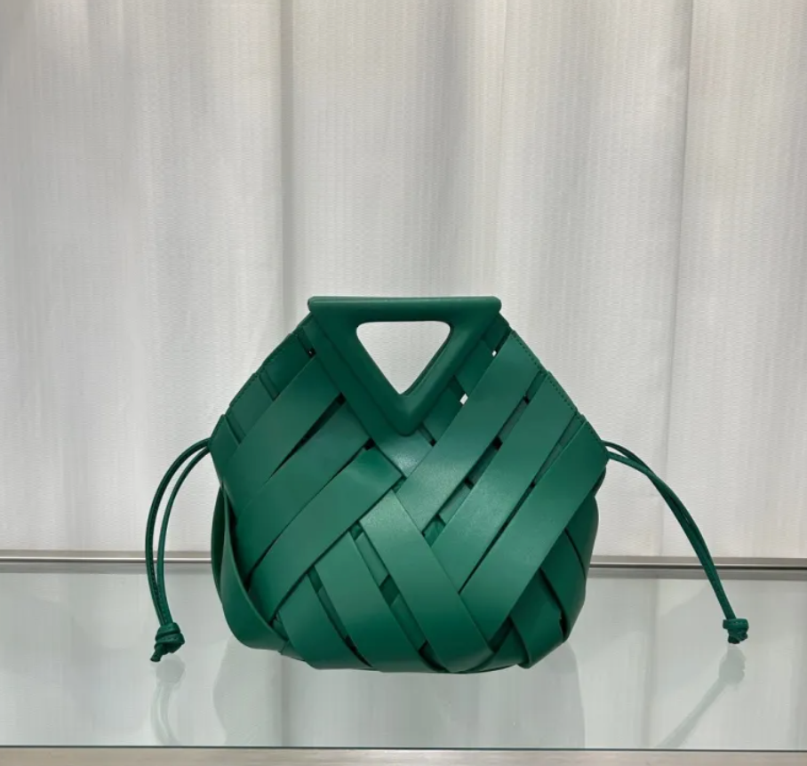 Triangle Magnetic Buckle Crossbody Handbag