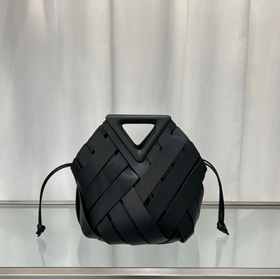 Triangle Magnetic Buckle Crossbody Handbag
